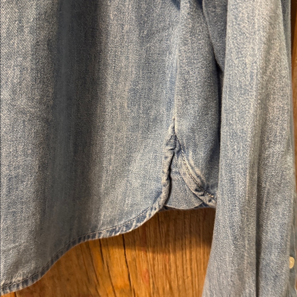 GAP Women’s Crop Light Blue Denim Shirt, size large tall - Picture 3 of 12